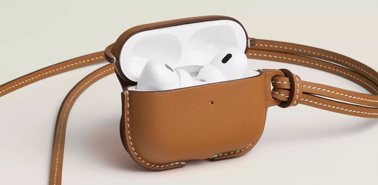 El regalo de Reyes más exclusivo es una funda de AirPods: las firmas de  lujo han caído ante su tamaño